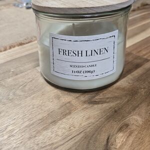 Greenbrier International Daul Wick Fresh Linen Scented Candle with Wooden Lid